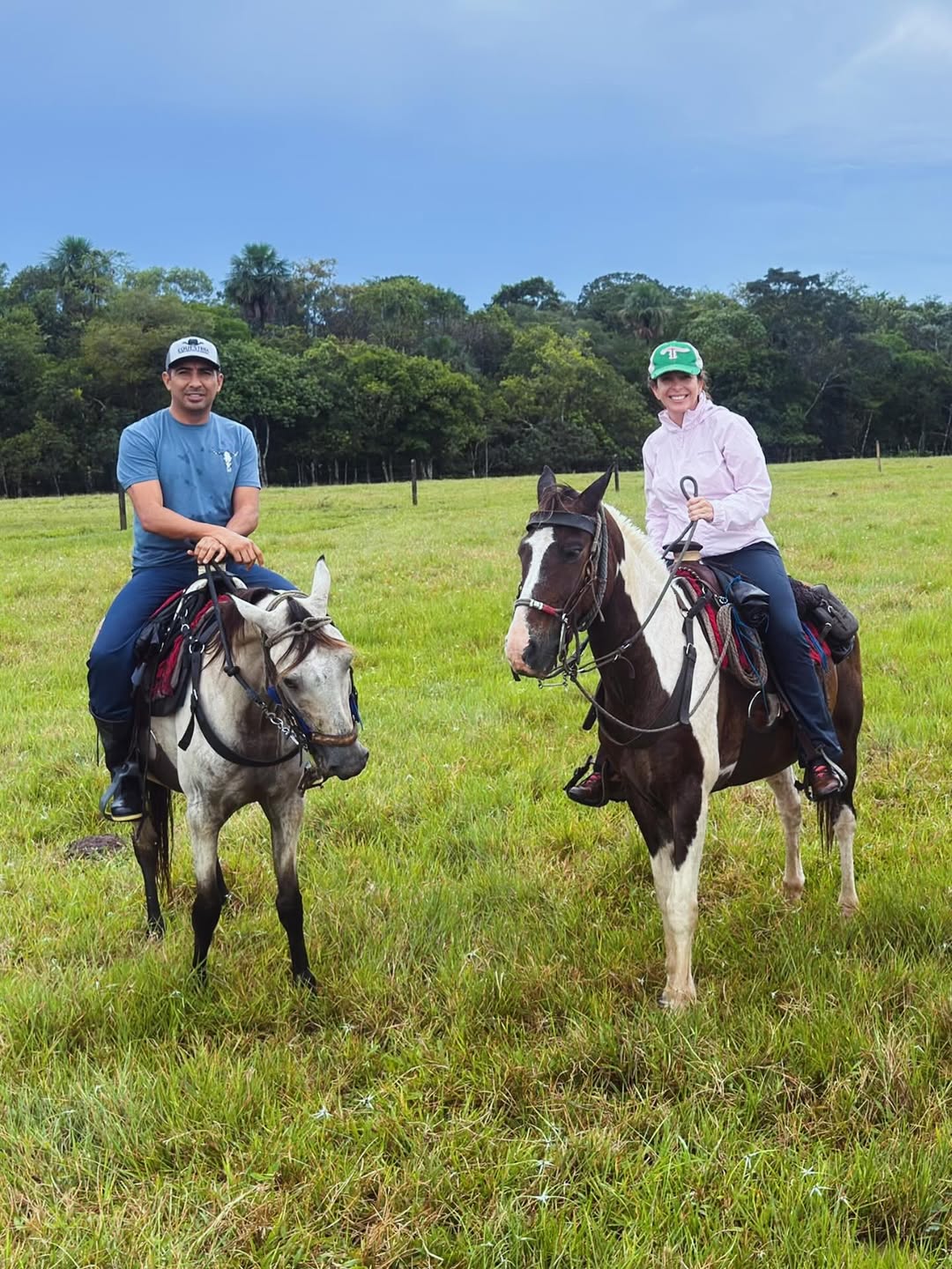 Ricardo y Angélica en el campo — AMHAVET